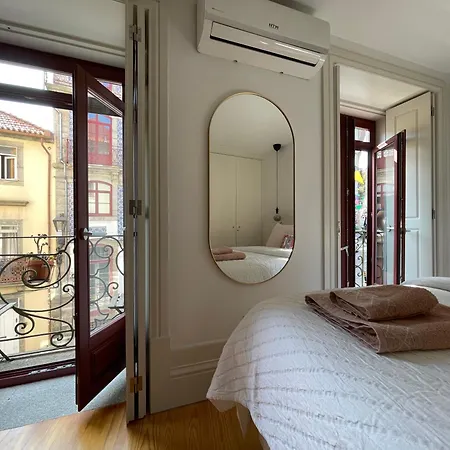 Historic Balcony Hideaway - Taipas House 60 Apartment *