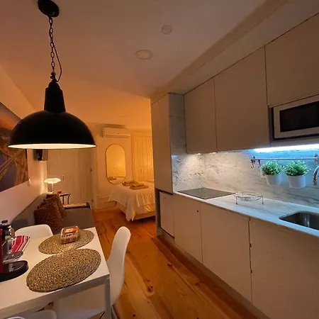 Historic Balcony Hideaway - Taipas House 60 Apartment *