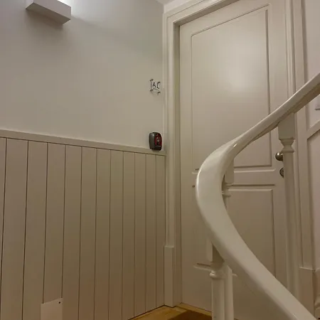 Historic Balcony Hideaway - Taipas House 60 Apartment *